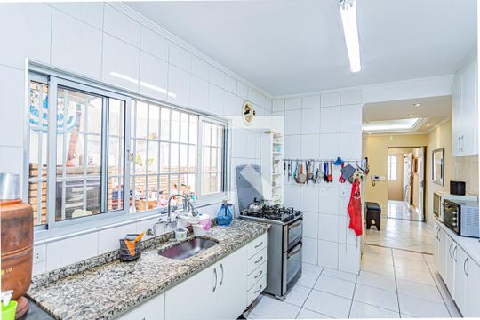 Cozinha de casa à venda com 4 quartos, 180m² em Vila Picinin, São Paulo