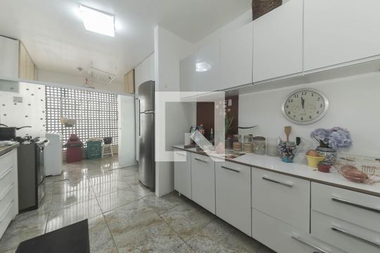 Cozinha de apartamento para alugar com 3 quartos, 110m² em Itaim Bibi, São Paulo