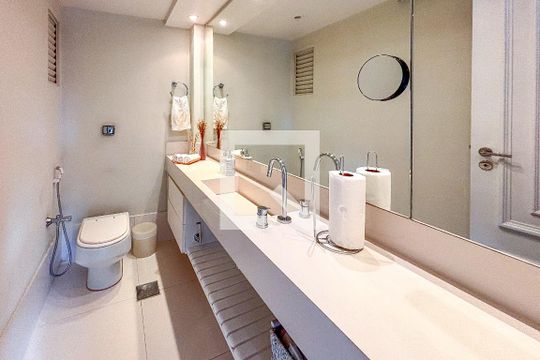 Banheiro de apartamento à venda com 3 quartos, 105m² em Cerqueira César, São Paulo