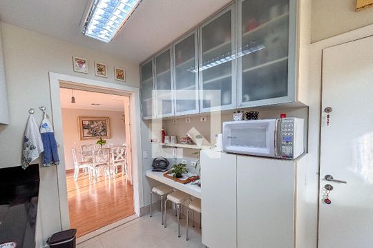 Cozinha de apartamento à venda com 3 quartos, 105m² em Cerqueira César, São Paulo