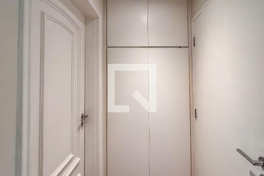 Roupeiro de apartamento à venda com 3 quartos, 105m² em Cerqueira César, São Paulo