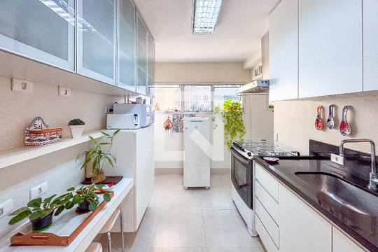 Cozinha de apartamento à venda com 3 quartos, 105m² em Cerqueira César, São Paulo