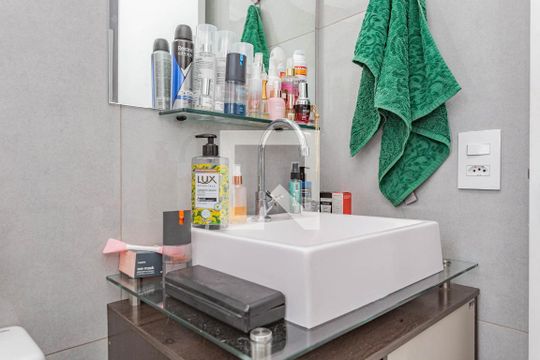 Banheiro de apartamento à venda com 2 quartos, 40m² em Jardim Santa Emilia, São Paulo