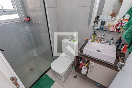 Banheiro de apartamento à venda com 2 quartos, 40m² em Jardim Santa Emilia, São Paulo