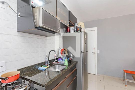 Cozinha de apartamento à venda com 2 quartos, 40m² em Jardim Santa Emilia, São Paulo