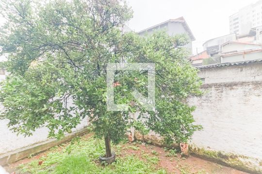 Quintal e Garagem de casa à venda com 5 quartos, 200m² em Ferreira, São Paulo