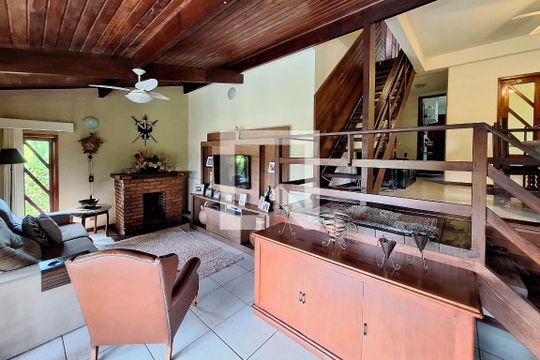 Sala de casa de condomínio à venda com 4 quartos, 380m² em Badu, Niterói