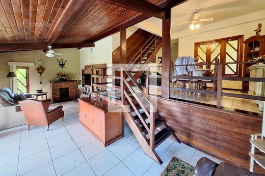 Sala de casa de condomínio à venda com 4 quartos, 380m² em Badu, Niterói