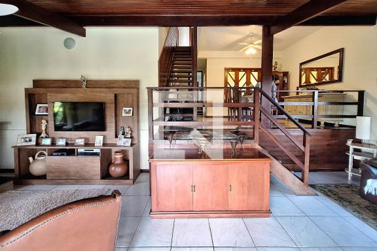 Sala de casa de condomínio à venda com 4 quartos, 380m² em Badu, Niterói