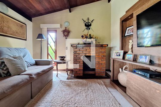 Sala de casa de condomínio à venda com 4 quartos, 380m² em Badu, Niterói