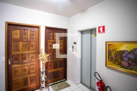 Hall de entrada de apartamento à venda com 2 quartos, 51m² em Centro, Diadema