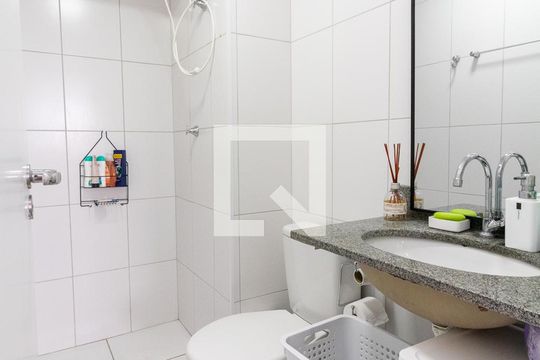Banheiro de apartamento à venda com 2 quartos, 40m² em Vila Pierina, São Paulo