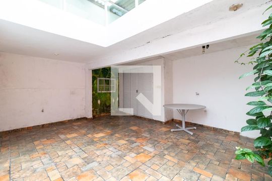 Quintal de casa para alugar com 2 quartos, 90m² em Jardim Soraia, São Paulo
