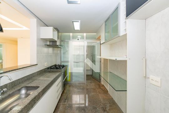 Cozinha de apartamento para alugar com 3 quartos, 87m² em Buritis, Belo Horizonte
