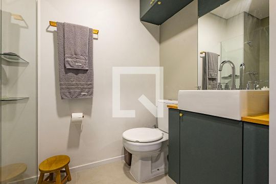 Banheiro de kitnet/studio para alugar com 1 quarto, 24m² em Pinheiros, São Paulo