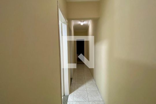 Corredor de apartamento para alugar com 2 quartos, 75m² em Vila Tupi, Praia Grande