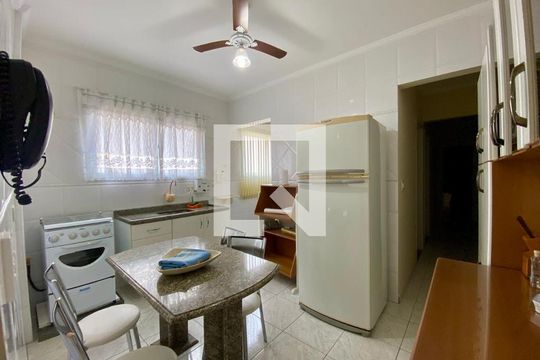 Cozinha de apartamento para alugar com 2 quartos, 75m² em Vila Tupi, Praia Grande