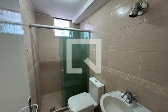 Banheiro de apartamento para alugar com 2 quartos, 60m² em Madureira, Rio de Janeiro