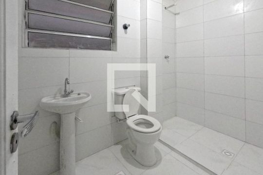 Banheiro de apartamento para alugar com 2 quartos, 80m² em Vila Matias, Santos