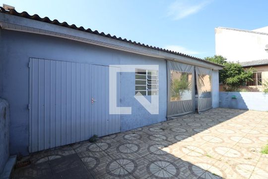Área externa de casa à venda com 2 quartos, 165m² em Marechal Rondon, Canoas