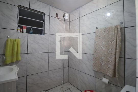 Banheiro de serviço de casa à venda com 2 quartos, 165m² em Marechal Rondon, Canoas