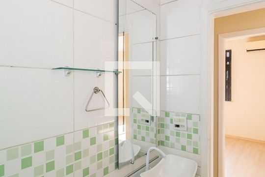 Banheiro de apartamento para alugar com 3 quartos, 83m² em Olaria, Rio de Janeiro