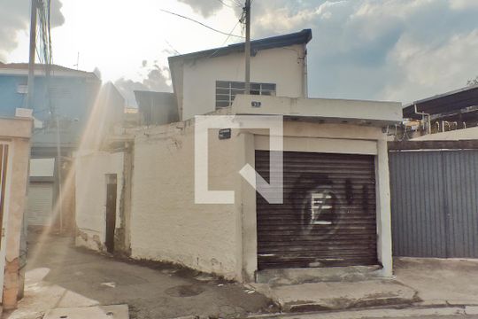 Fachada + placa de casa à venda com 2 quartos, 322m² em Vila Carbone, São Paulo