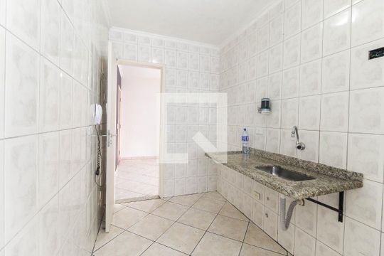 Cozinha de apartamento à venda com 2 quartos, 49m² em Vila Carmosina, São Paulo