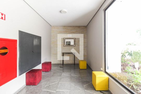 Hall de Entrada de apartamento à venda com 2 quartos, 49m² em Vila Carmosina, São Paulo