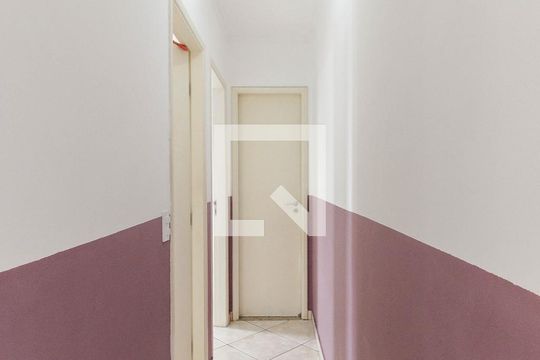 Corredor de apartamento à venda com 2 quartos, 49m² em Vila Carmosina, São Paulo