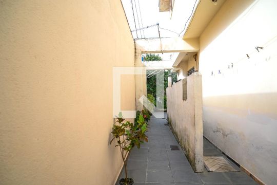 Corredor para Quintal de casa à venda com 4 quartos, 211m² em Sacoma, São Paulo