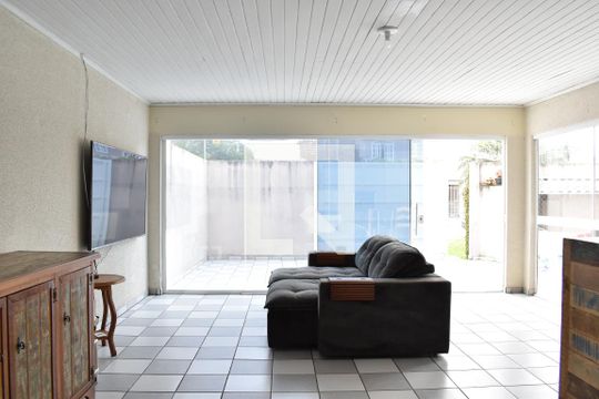 Edícula com Churrasqueira de casa para alugar com 4 quartos, 400m² em Jardim das Américas, Curitiba