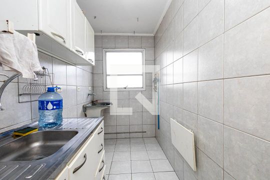Cozinha de apartamento para alugar com 1 quarto, 30m² em Bela Vista, São Paulo