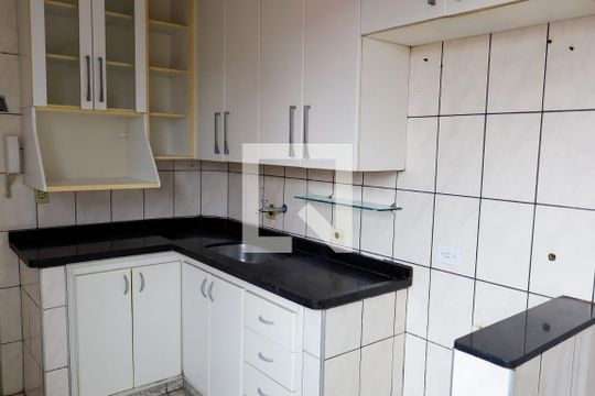 Cozinha de apartamento para alugar com 2 quartos, 64m² em Aliança, Osasco