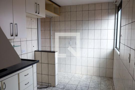 Cozinha de apartamento para alugar com 2 quartos, 64m² em Aliança, Osasco