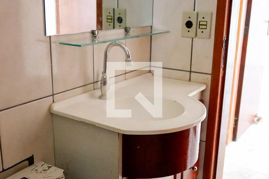 Banheiro de apartamento para alugar com 2 quartos, 64m² em Aliança, Osasco