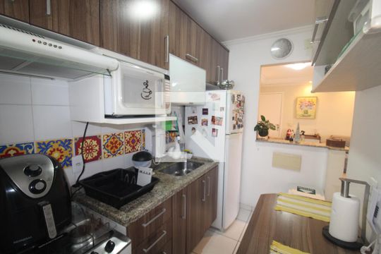 Cozinha de apartamento para alugar com 2 quartos, 52m² em Parque Maria Domitila, São Paulo