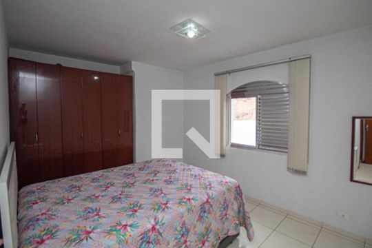 Suíte de casa à venda com 3 quartos, 141m² em Vila Nelson, São Paulo