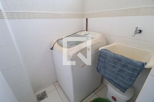 Área de Serviço de apartamento para alugar com 3 quartos, 73m² em Chácaras Tubalina E Quartel, Uberlândia
