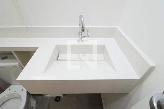 Banheiro de kitnet/studio à venda com 0 quarto, 31m² em Santana, São Paulo