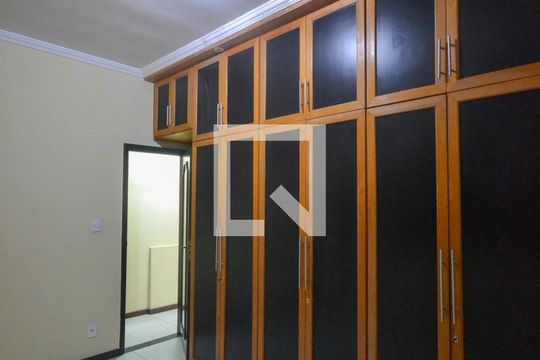 Quarto de casa para alugar com 1 quarto, 38m² em Conjunto Residencial Redencao, Nova Iguaçu