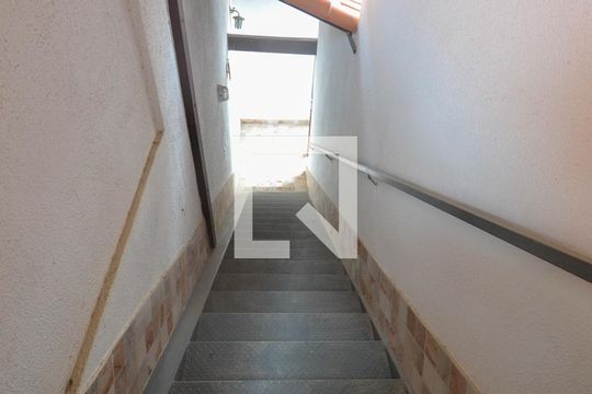 Entrada de casa para alugar com 1 quarto, 38m² em Conjunto Residencial Redencao, Nova Iguaçu