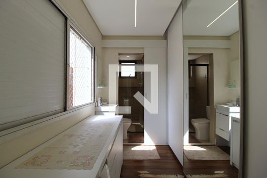 Closet da Suíte de apartamento à venda com 2 quartos, 80m² em Vila Olímpia, São Paulo