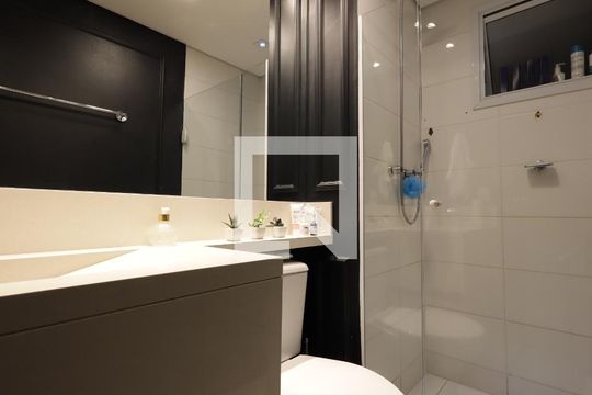 Banheiro de apartamento à venda com 2 quartos, 70m² em Vila Suzana, São Paulo