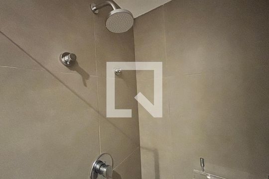 Banheiro de kitnet/studio à venda com 1 quarto, 25m² em Indianópolis, São Paulo