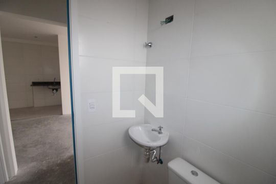 Banheiro de apartamento à venda com 2 quartos, 55m² em Vila Pita, São Paulo