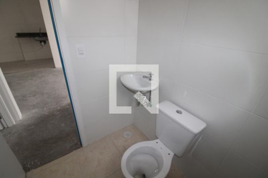 Banheiro de apartamento à venda com 2 quartos, 55m² em Vila Pita, São Paulo