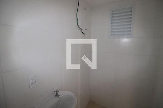 Banheiro de apartamento à venda com 2 quartos, 55m² em Vila Pita, São Paulo