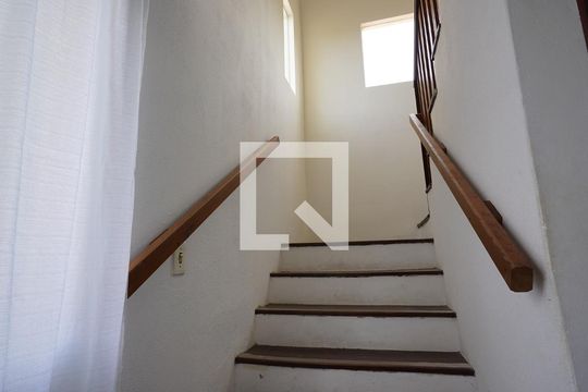 Acesso para dormitórios de casa para alugar com 4 quartos, 210m² em Rio Tavares, Florianópolis