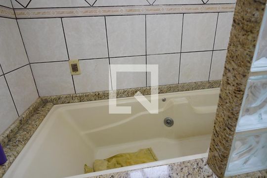 Banheiro Social de casa para alugar com 4 quartos, 210m² em Rio Tavares, Florianópolis